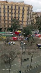 Dos autobuses chocan en pleno centro de Barcelona y provocan al menos 30 heridos