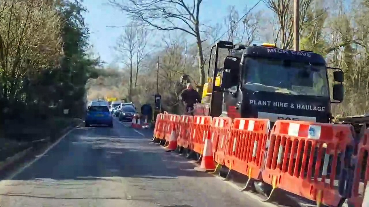 4 weeks of delays on A273 near Jack and Jill windmills causes traffic delays on this important Mid Sussex road
