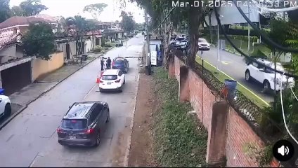Conductor de camioneta atenta contra dos guardias de seguridad en SPS