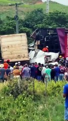 Imagens mostram acidente entre caminhão e trio elétrico em Alagoas