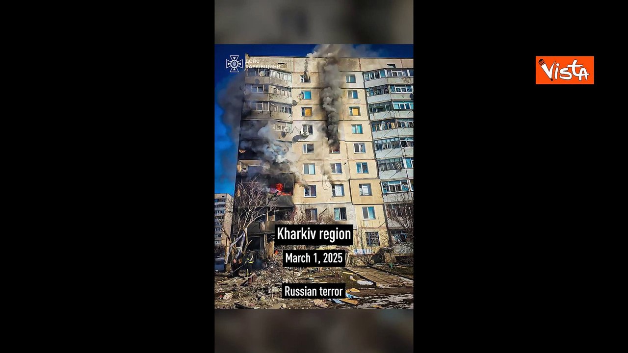 Zelensky mostra immagini guerra: "In sette giorni migliaia di droni e bombe russe sull'Ucraina"