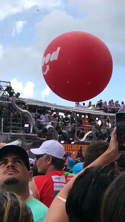 MAINHA CHEGOU! Ivete Sangalo arrasta foliões no circuito Barra-Ondina com bloco Coruja