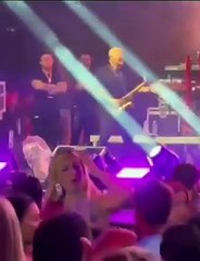 Show de Zé Vaqueiro termina em briga em camarote com direito a "nocaute" em Salvador