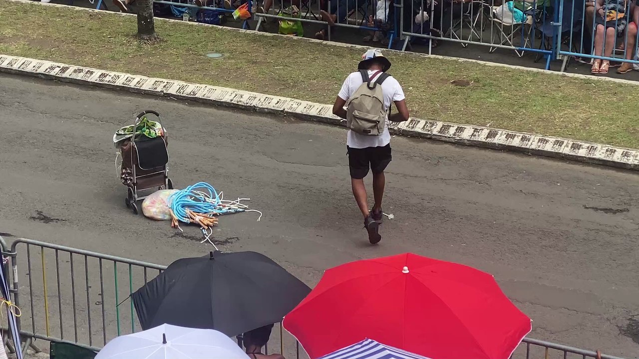 Présence du Chef & Président du Peuple des Kalinago de Guadeloupe à la Parade du Dimanche Gras 02 Mars 2025 Carnaval Pointe-à-Pitre Guadeloupe Groupe Direct Live