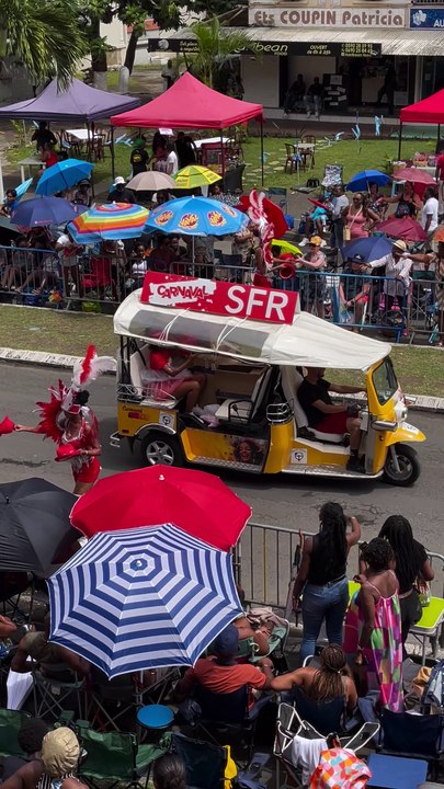 Présence du Chef & Président du Peuple des Kalinago de Guadeloupe à la Parade du Dimanche Gras 02 Mars 2025 Carnaval Pointe-à-Pitre Guadeloupe Groupe Direct Live