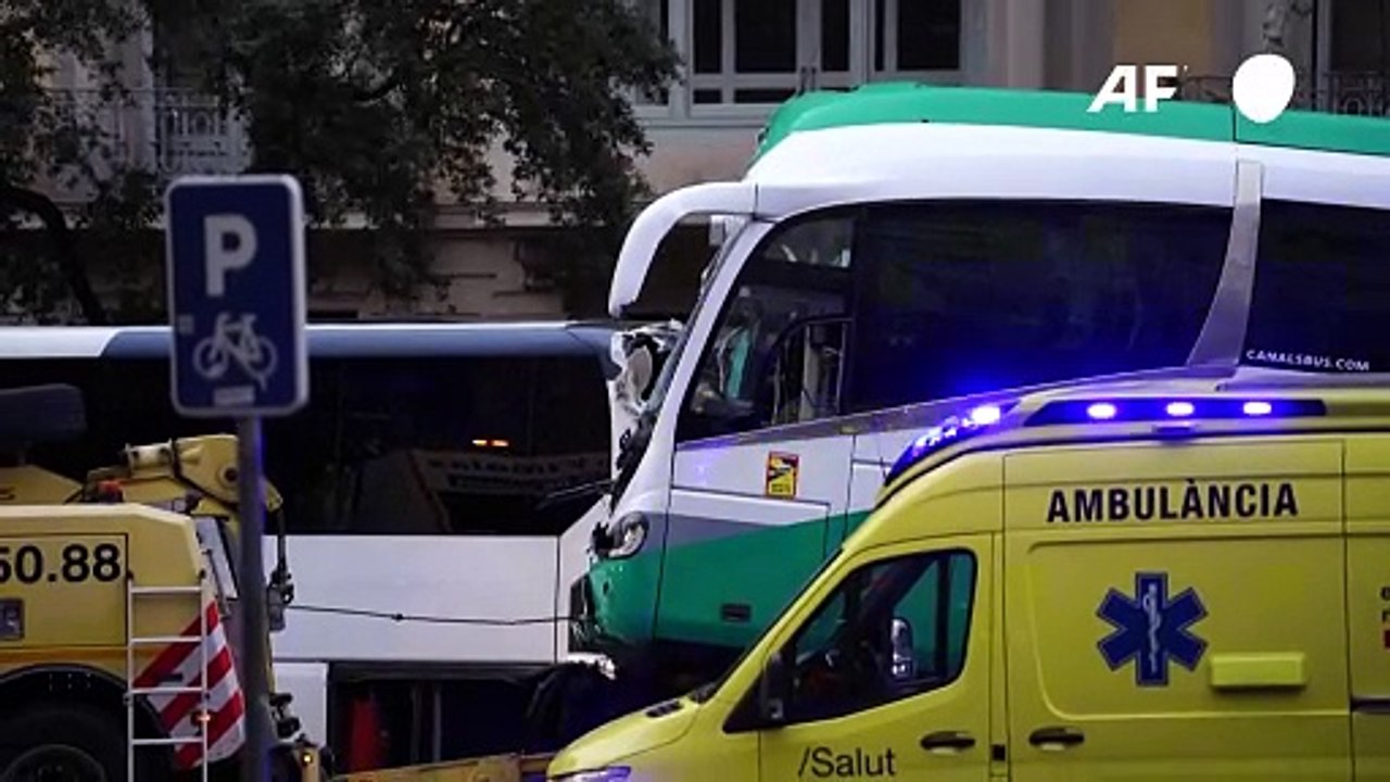 Medio centenar de heridos, en un choque entre dos autobuses en Barcelona