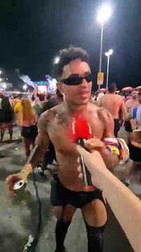 Ao BNews, Lia Clark esbanja carisma na pipoca de Ivete Sangalo no circuito Barra-Ondina; assista