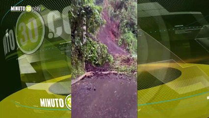 ¡Se vino abajo! Derrumbe deja la vía tapada en Envigado