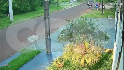 Câmera flagra ataque de cachorro no Santa Felicidade