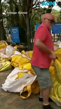 'Historic' Cyclone Alfred closing in as Queensland, NSW brace for impact