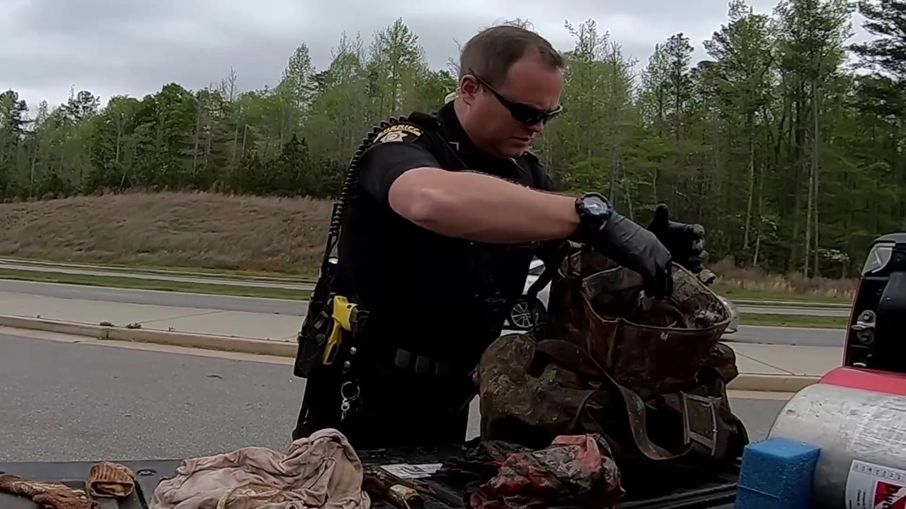 Scuba Diver Helps Police Solve 20 Year Old Crime! (Unbelievable)