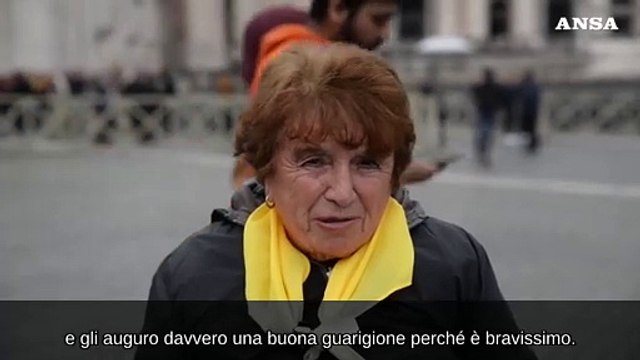Papa ricoverato, le parole dei fedeli in piazza San Pietro