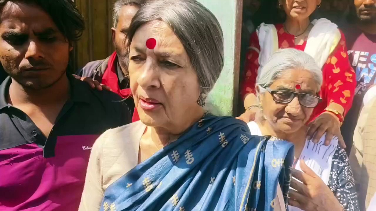 VIDEO: बृंदा करात सहित कई नेता पहुंचे नौगांवा, पीड़ित परिवार से मिले
