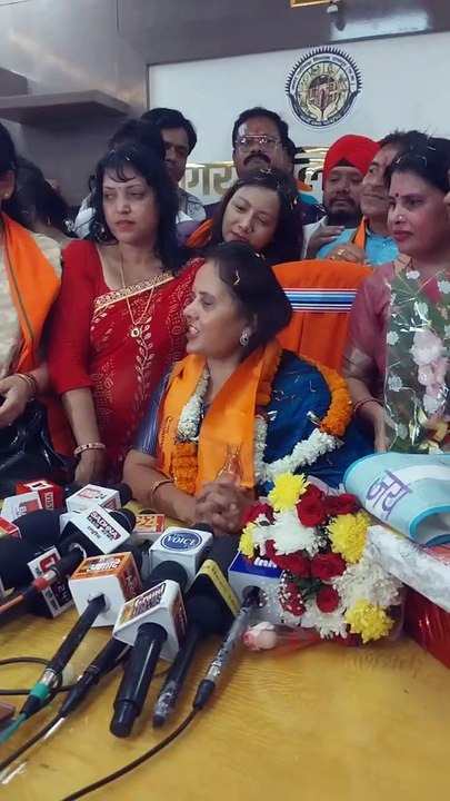 CG News: शंख ध्वनि व श्रीराम के जयकारे के बीच महापौर मीनल ने संभाला पदभार, देखें Video..