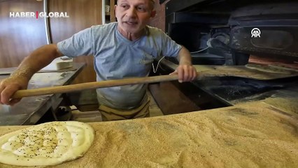 Saatlerce kuyrukta bekleten lezzet: Ramazan pidesi nasıl yapılır?