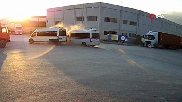 İki servis aracı birbirine girdi! 19 yaralı