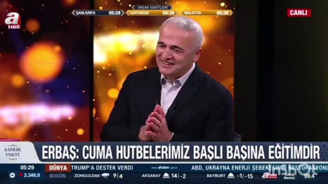 Cep telefonundan hutbe okuyanlara teftiş başlatan Ali Erbaş, akıllı mikrofon kullanıyor