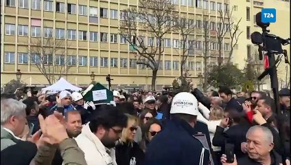 Edip Akbayram’ cenazesi alkışlar eşliğinde Teşvikiye Camii’nde