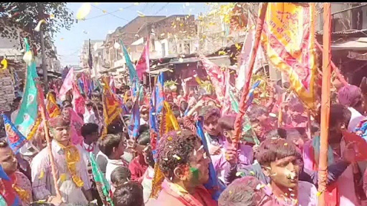VIDEO: बाबा श्याम का सजा अलौकिक दरबार, भक्तों ने खेली फूलों से होली
