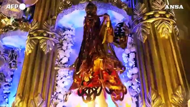 Carnevale di Rio, le scuole di samba sfilano al Sambodromo