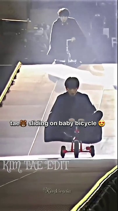 Taehyung🐻 suffering with long legs😆😁 suga teasing him😉#bts #taehyung #shorts