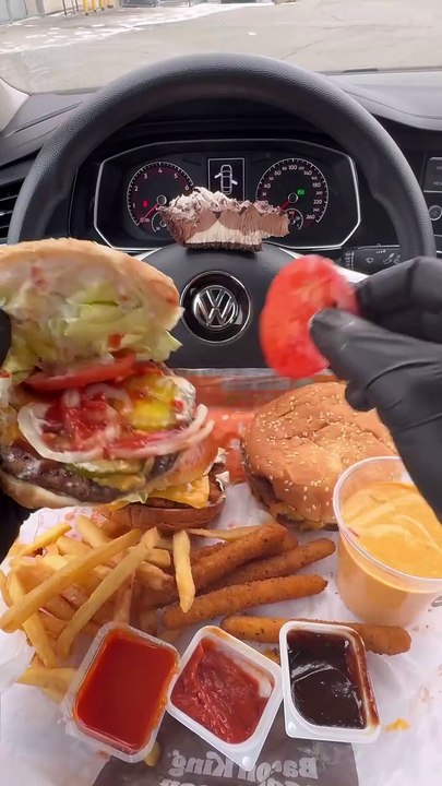 Follow for more ASMR videos🌮🍟 Credits: @moeeatss #mukbang #asmr #fastfood #asmreating