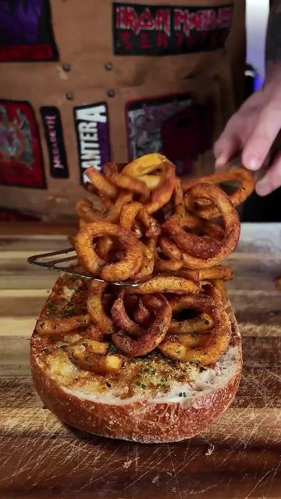 Follow for more ASMR videos🌮🍟 Credits: @itssandwichking #mukbang #asmr #fastfood #asmreating