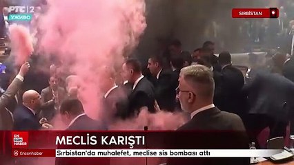 Sırbistan'da muhalefet, meclise sis bombası attı