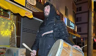 Ramazan davulcusundan gençlere ek iş tavsiyesi... İşte 45 dakika çalışıp 1 ayda kazandıkları para