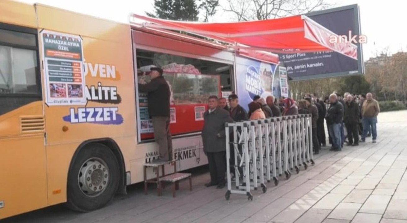 Ankara'da emekliler ucuz et kuyruğunda isyan etti