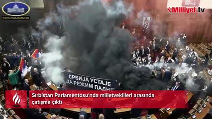 Sırbistan Parlamentosu'nda kaos! Milletvekilleri sis bombası attı