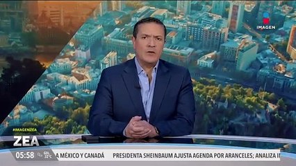 Pasajero intenta abrir la puerta de un avión