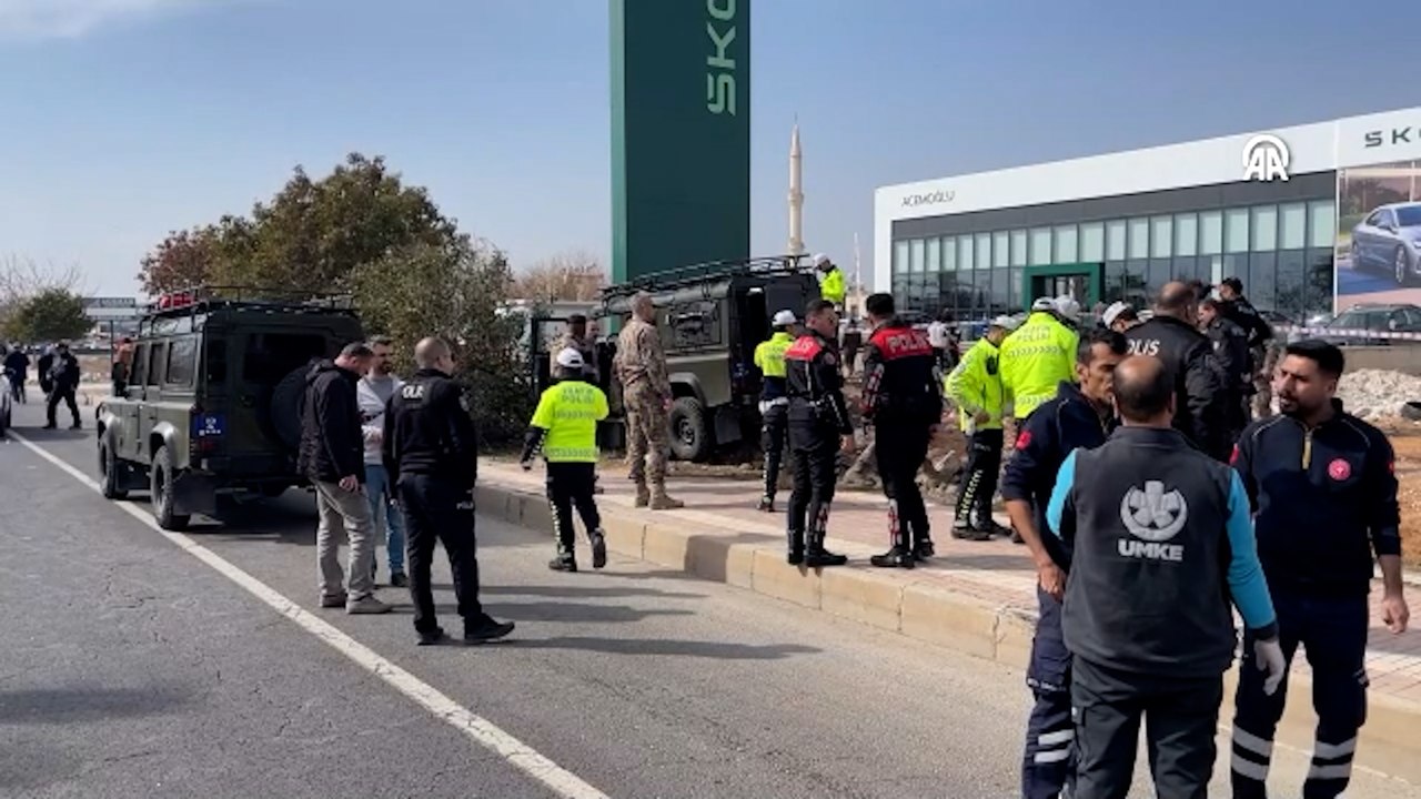 Kaza yapan ekip aracındaki 6 polis yaralandı