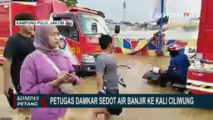 Petugas Damkar Sedot Air Banjir Jatinegara Barat, Dibuang ke Kali Ciliwung