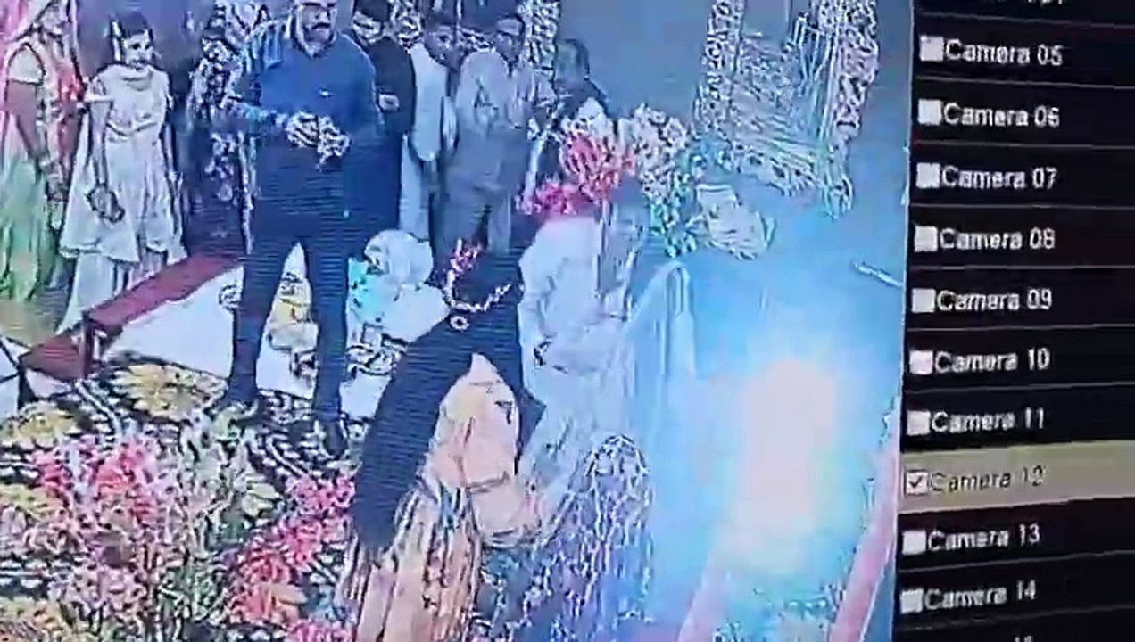 सगाई में स्टेज पर पहुंची दुल्हन की गर्लफ्रेंड ने किया हाई वोलटेज ड्रामा, लड़के ने तोड़ी शादी, देखें वीडियो