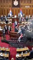 Estallan granadas de humo en el Parlamento de Serbia
