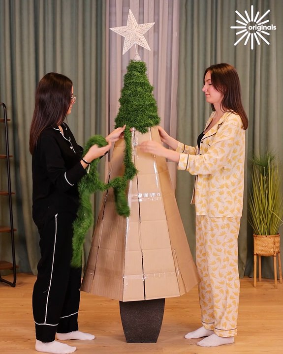 Bring holiday cheer with this DIY Christmas tree 🎄