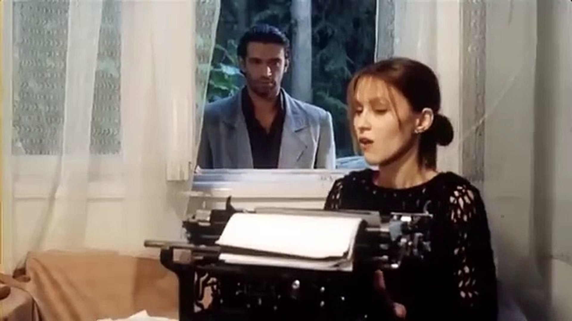 Mening yigitim mushukni yalab koradi