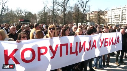 INAUDITO lo que pasó en el PARLAMENTO de SERBIA: la OPOSICIÓN  lanza GRANADAS de HUMO