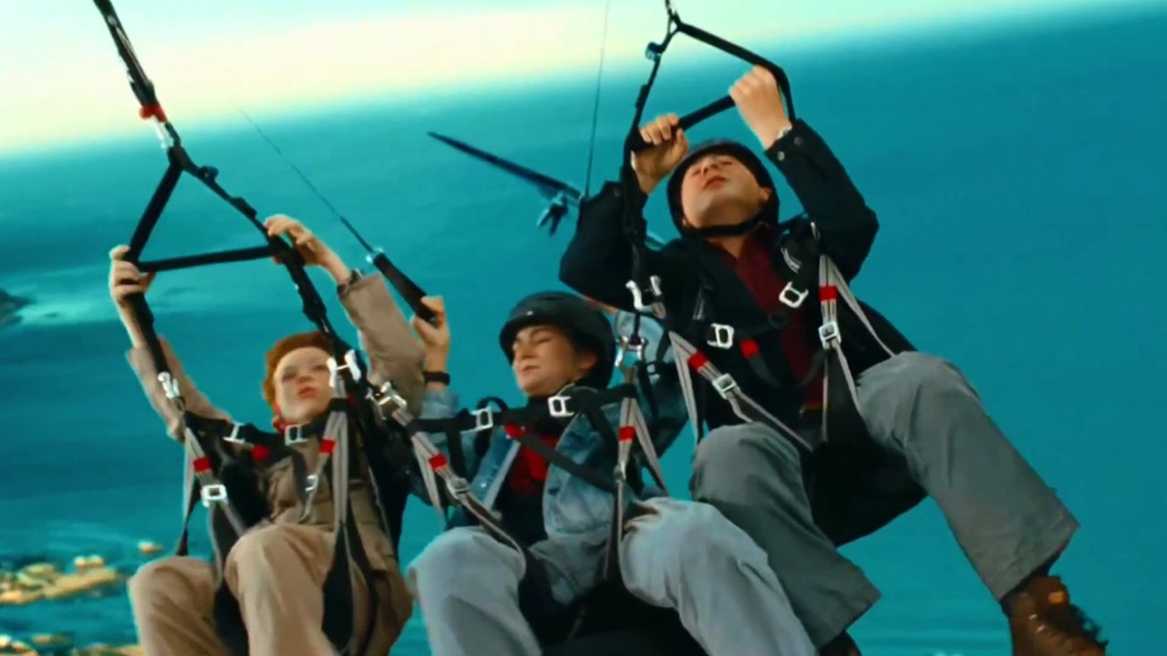 The Three Investigators and the Secret of Skeleton Island - paraglider vs hangglider