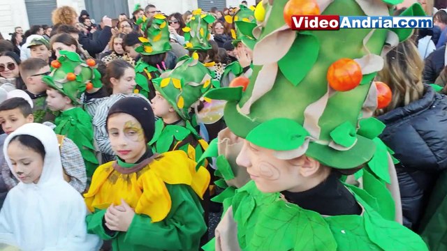 Andria: grande partecipazione alla sfilata di Carnevale a Piazza Catuma