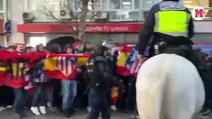 Impresionante llegada de la afición del Atlético de Madrid al Bernabéu