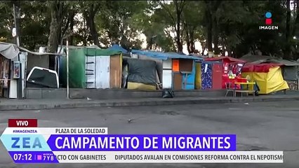 Autoridades buscan reubicar a migrantes que instalaron campamento en la Plaza de la Soledad