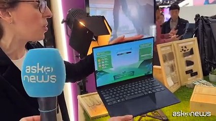 Laptop con pannelli solari e a doppio schermo: i concept di Lenovo