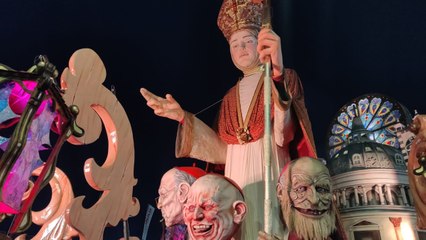 Carnevale di Viareggio, vince il carro con il «papa donna»