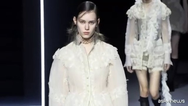 Parigi, Maria Grazia Chiuri fa sfilare la metamorfosi di Dior