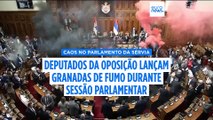 Caos no parlamento sérvio depois de deputados lançarem granadas de fumo