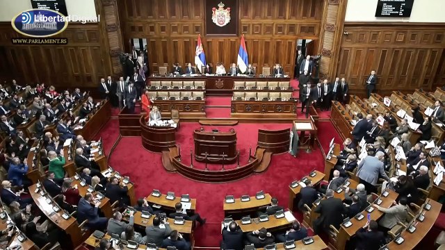 Violento altercado en el Parlamento de Serbia deja varios heridos entre diputados