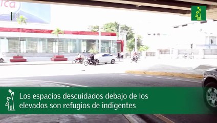 Los espacios descuidados debajo de los elevados son refugios de indigentes