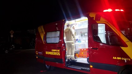 Onix e Honda CG se envolvem em colisão na Rua Jacarezinho